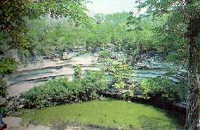 Cenote (Chichen-Itza )